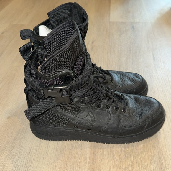 Men’s Nike SF Air Force 1 High
Triple Black - Picture 5 of 5